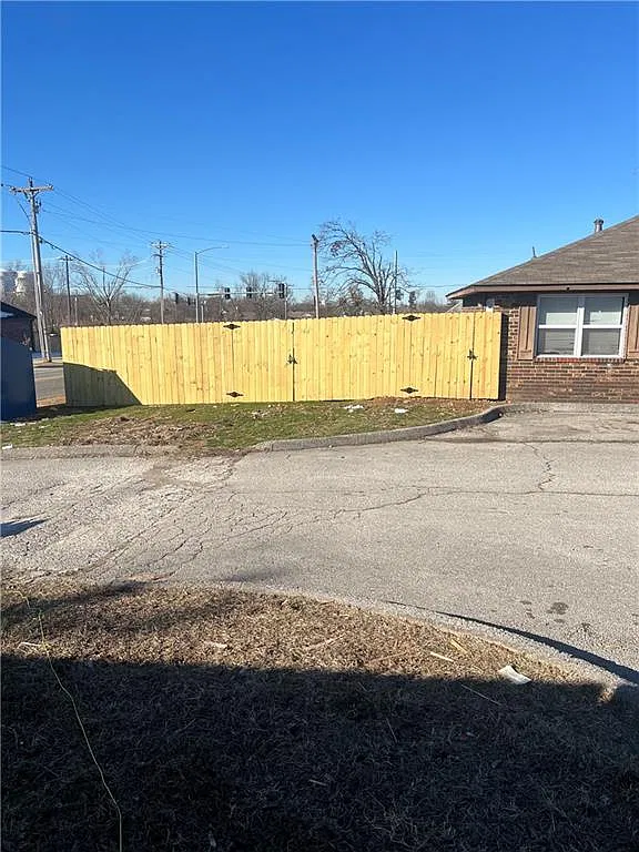 2 bed, 848 sqft, $1,295 — Photo 3