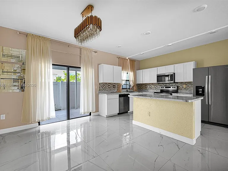 1130 SW 6th Ct — Photo 52