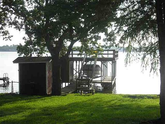 3rd image of 419 W Lakeshore Dr