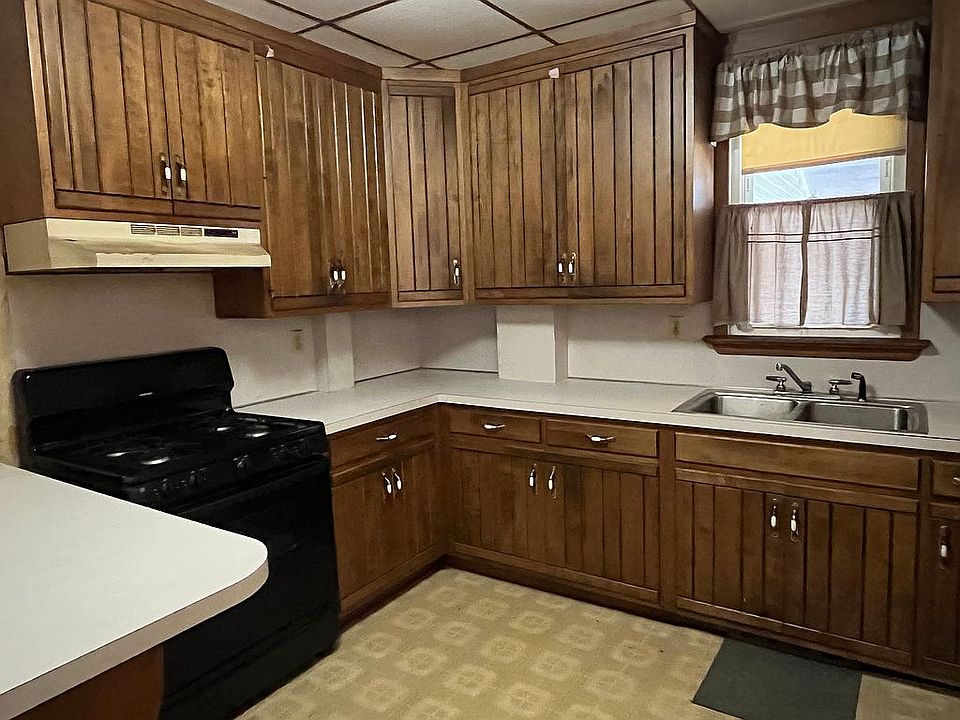 2nd image of 377 N 12th St