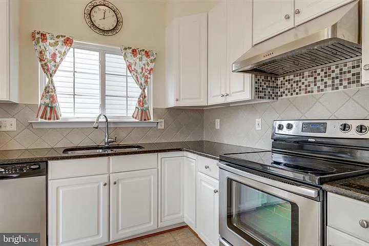 6805 Hollow Glen Ct — Photo 5
