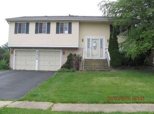 2215 Greenbay Dr, Hanover Park, IL