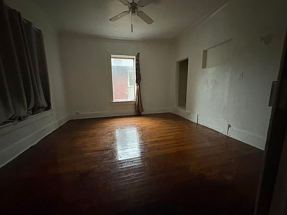 3rd image of 1637 Linden Ave