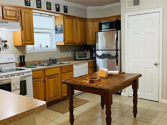 5th image of 6604 Bellaire Dr #B
