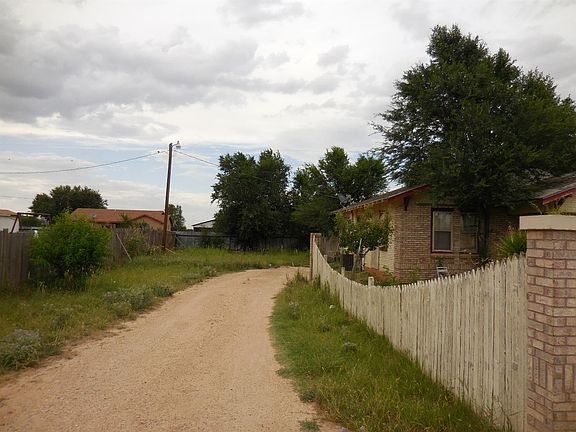 4th image of 2208 Private Road 7670