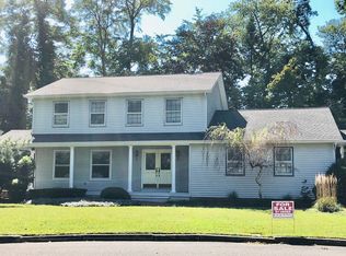 20 Country Ln, Fair Haven, NJ 07704