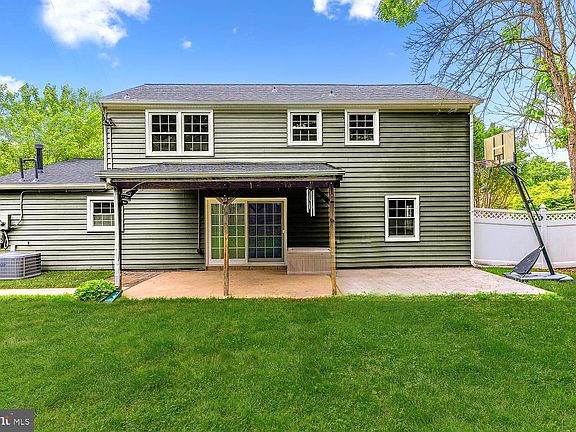 2nd image of 2804 Stonybrook Dr