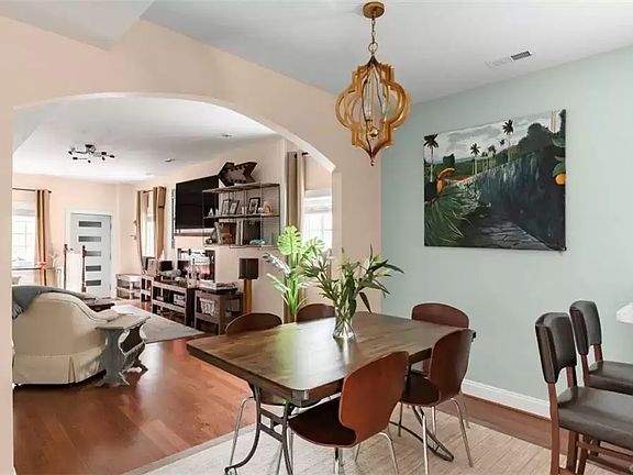 5th image of 1134 Catherine St #1