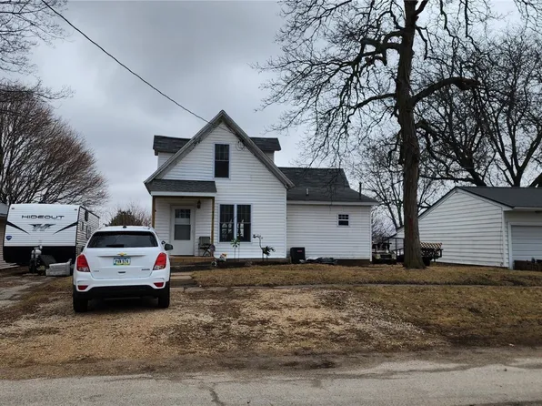 417 2nd St S, Coggon, IA 52218