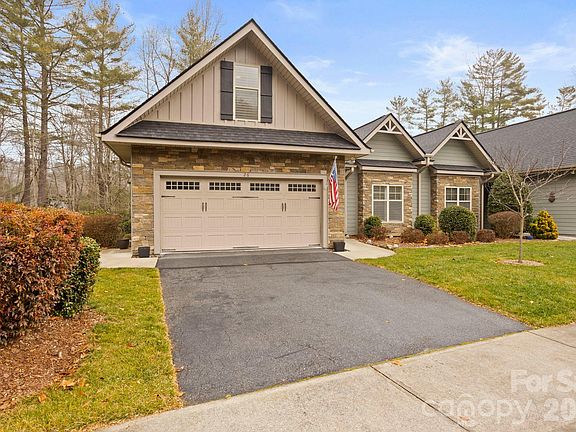 3rd image of 26 Winding Trail Dr