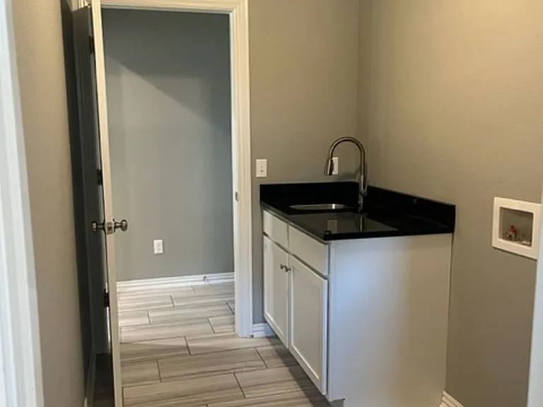 4338 Leafield St — Photo 8