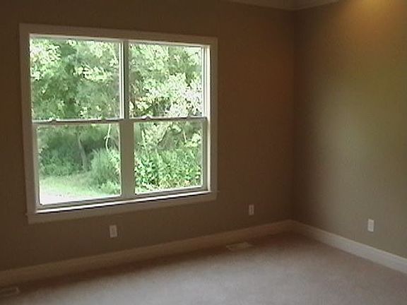 5th image of 15605 White Dr