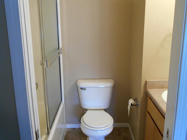Guest Full-Bath 2