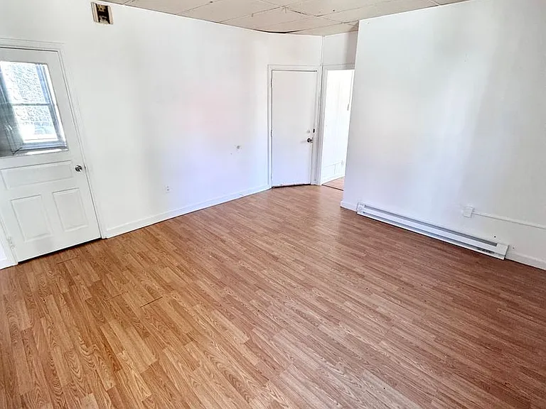 535 W Tilghman St — Photo 3