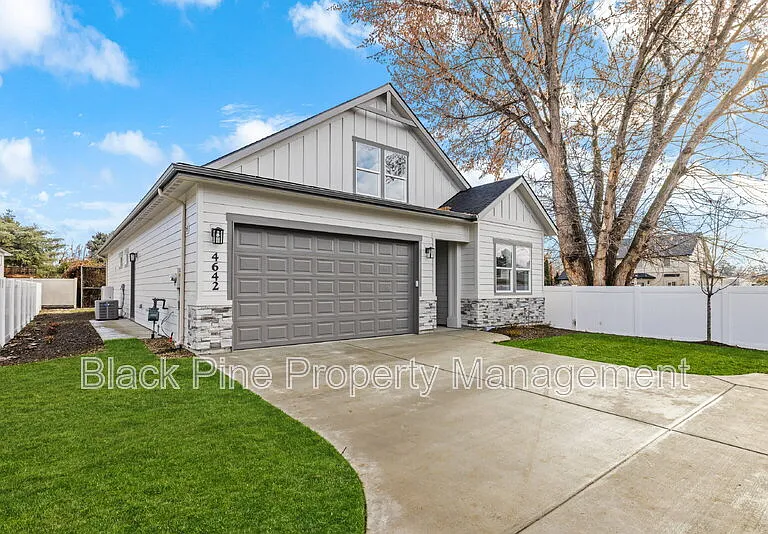 4642 N Maple Grove Rd — Photo 2
