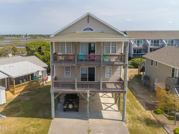 114 Seahorse Avenue, Surf City, NC 28445