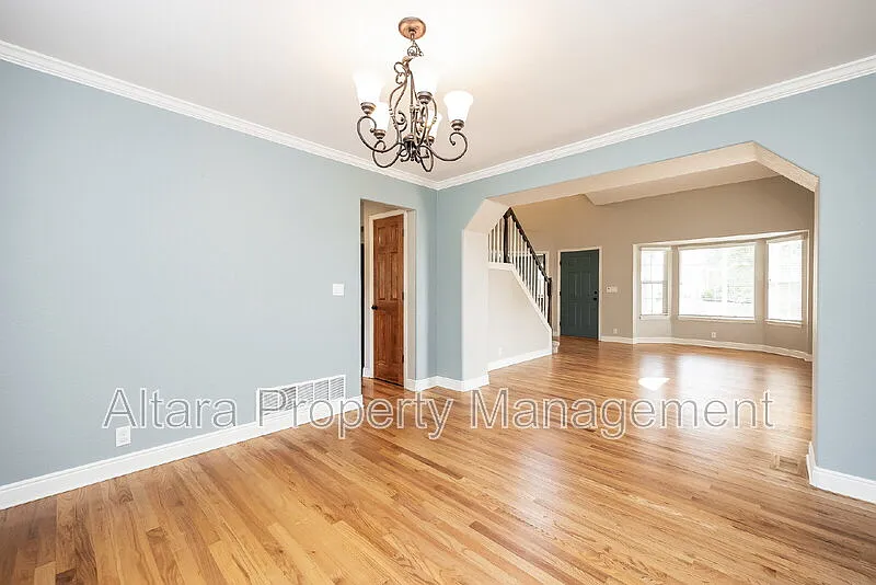 5 bed, 3.5 bath, 3600 sqft, $3,532 — Photo 4