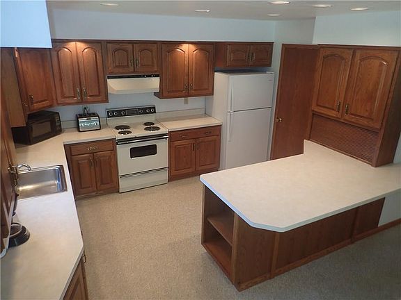 3rd image of 1820 Lakeland Dr
