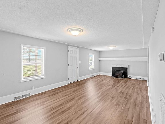 4th image of 712 Old Grove Rd