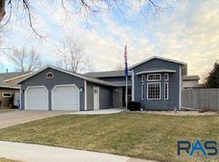 1109 E 61st St, Sioux Falls, SD 57108
