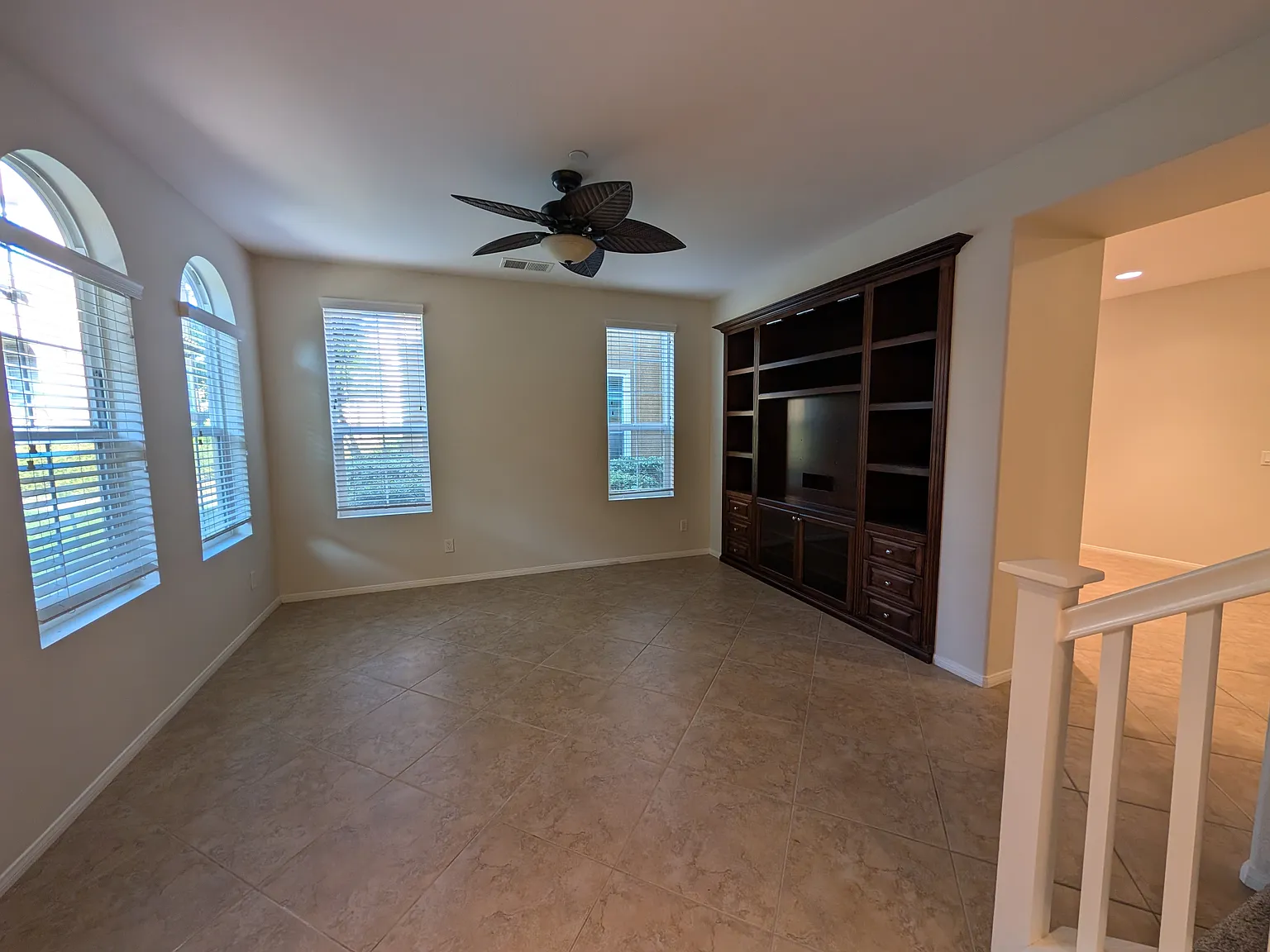 4 bed, 2.5 bath, 1572 sqft, $4,600 — Photo 1