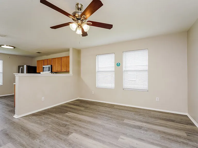 306 Olivia Ln — Photo 4