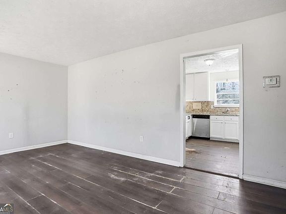4th image of 175 Wellington Dr