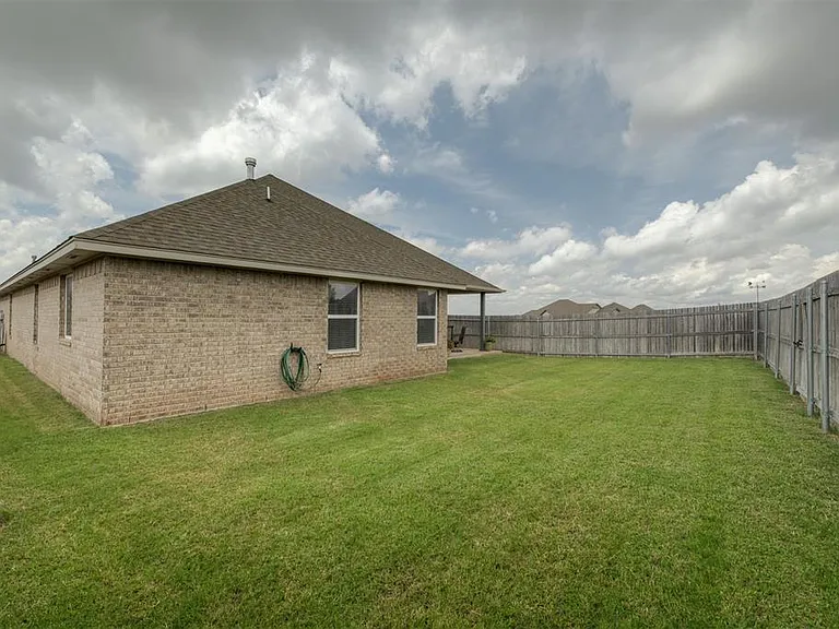 18500 Summer Grove Ave — Photo 29