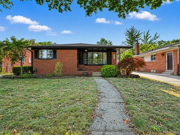 24508 Ursuline St, Saint Clair Shores, MI 48080