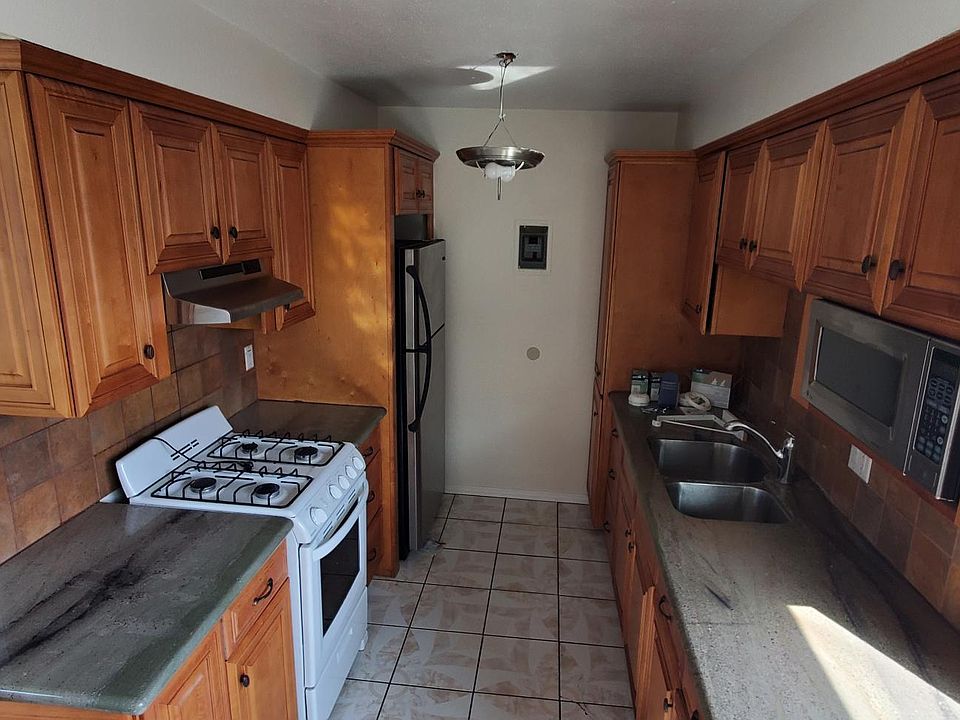 1st image of 6136 Woodlawn Ave #D