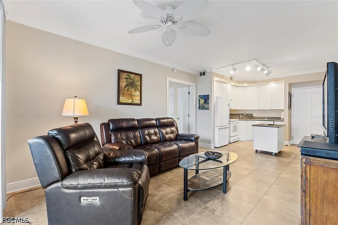 2 bed, 2.5 bath, 1003 sqft, $1,950 — Photo 4