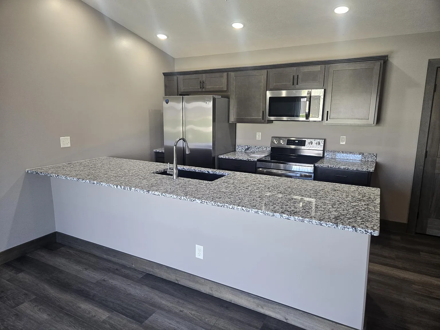 2 bed, $1,800 — Photo 2