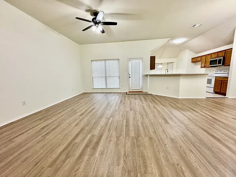 1203 Mertis Dr — Photo 8