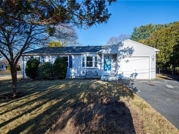 12 Bayberry Rd, Woonsocket, RI 02895