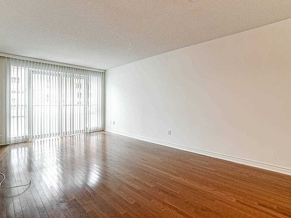 3rd image of 270 Wellington St W #401