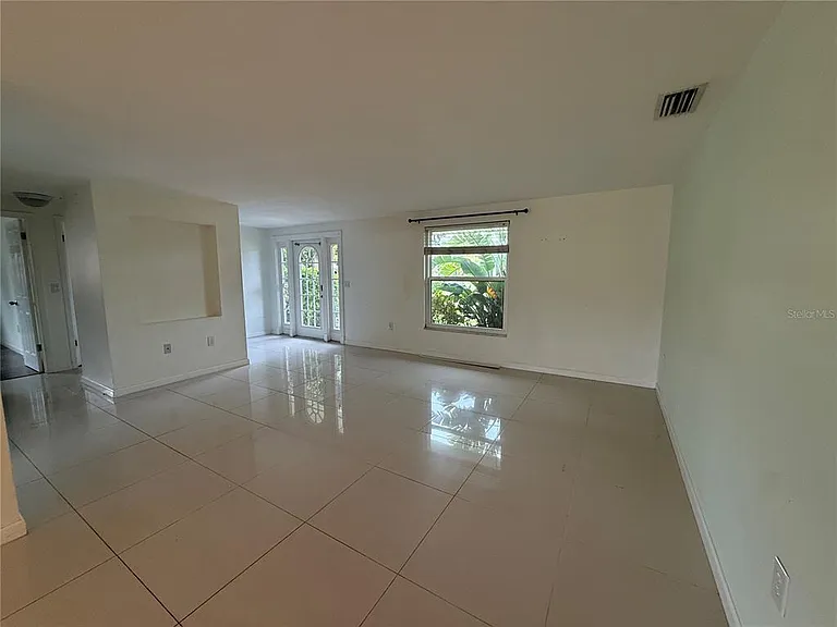 3211 Mayflower St — Photo 2