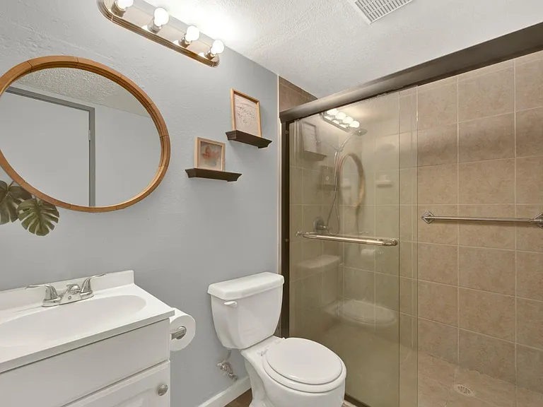 925 Brandon Way — Photo 4