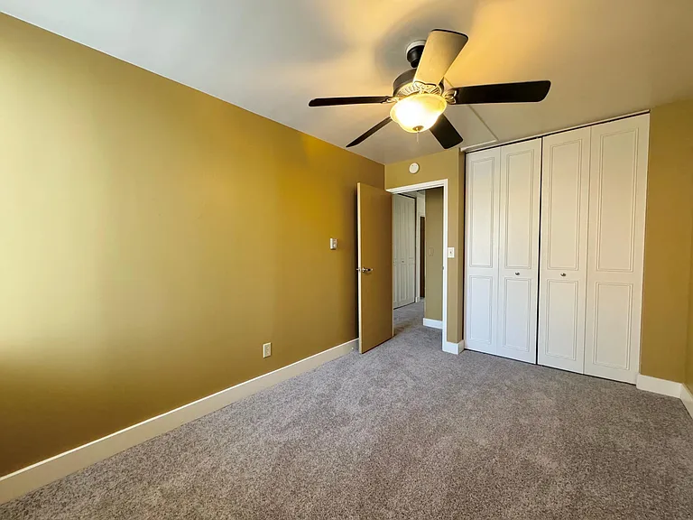 600 E 8th St #3T — Photo 9
