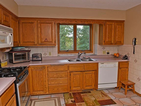 3rd image of 33098 Marmon St NE