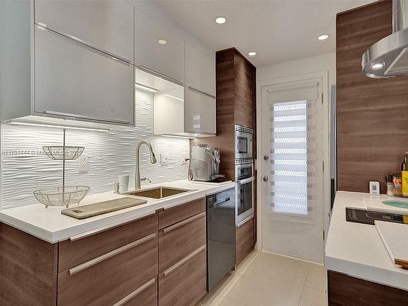 2nd image of 17001 NE 13th Ave APT 105
