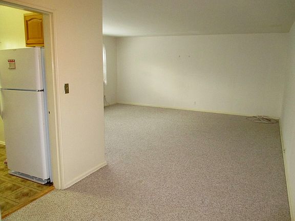 5th image of 81 Beacon Hill Dr APT B26