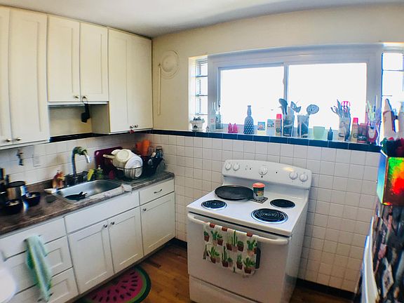 4th image of 3411 Lawn Ave #B