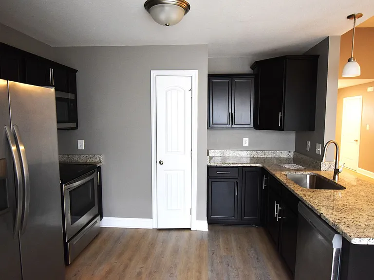 207 Geneva Ln — Photo 20