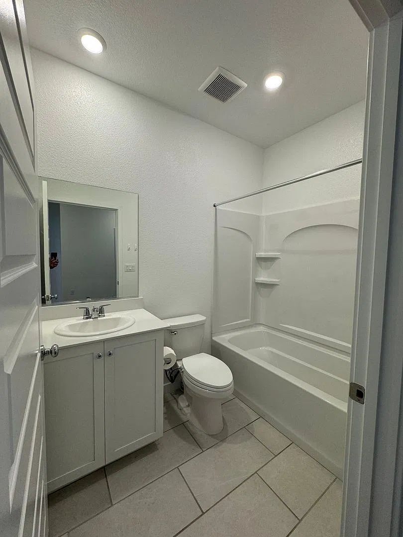 Beautiful Newly Built 3-Bedroom Home in Elk Grove! — Photo 4