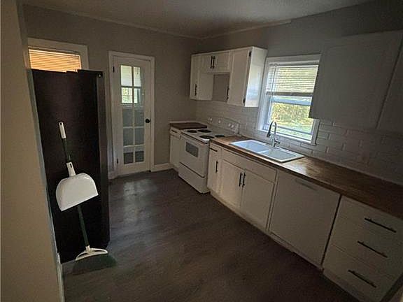 3rd image of 3601 E 60th St