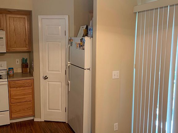 4th image of 4922 Weston Ave