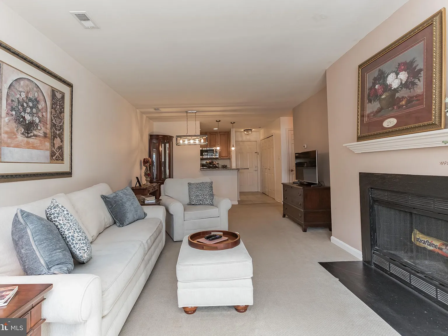 1 bed, 1.0 bath, 870 sqft, $1,995 — Photo 3