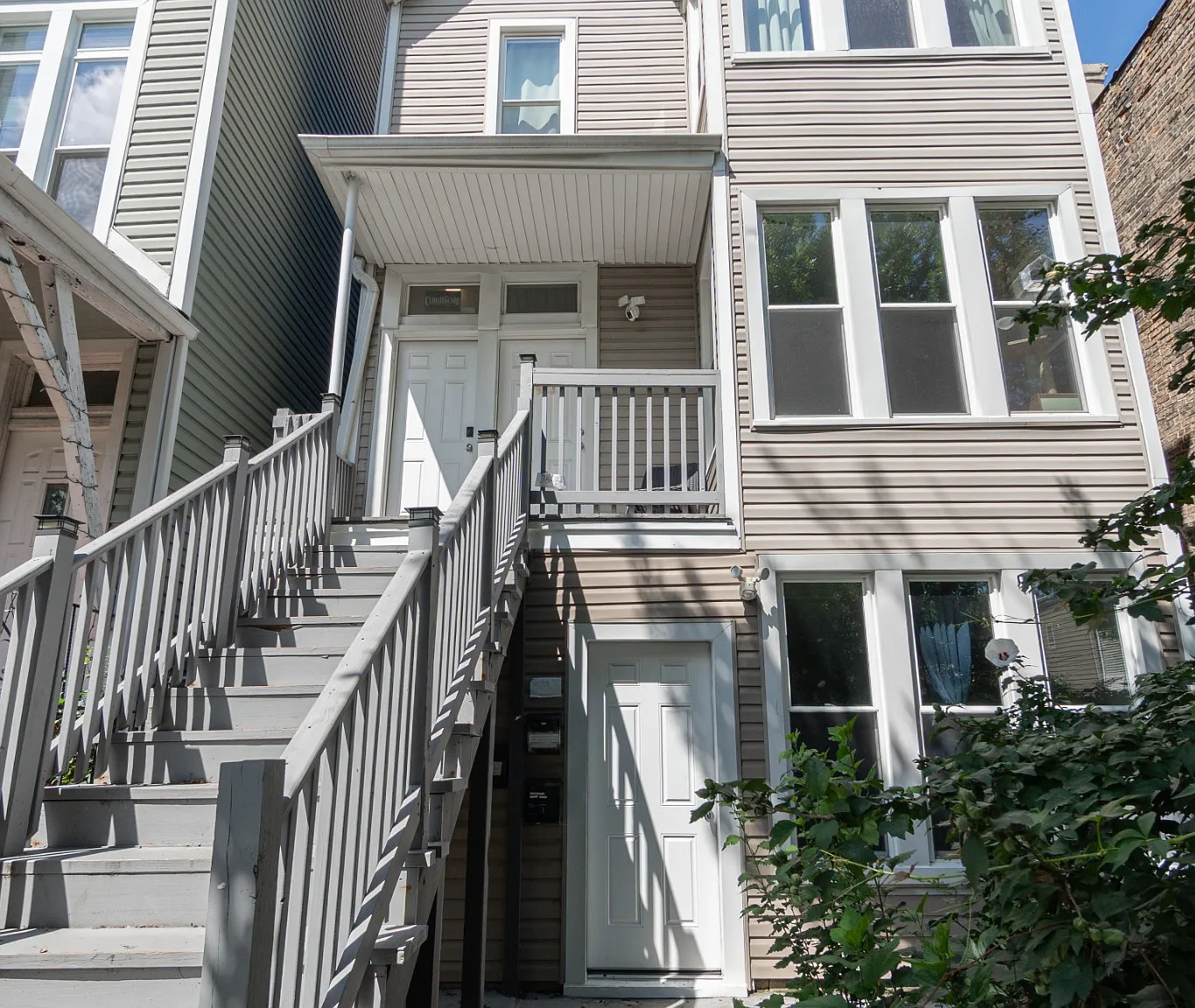 3 bed, 1200 sqft, $2,500 — Photo 1
