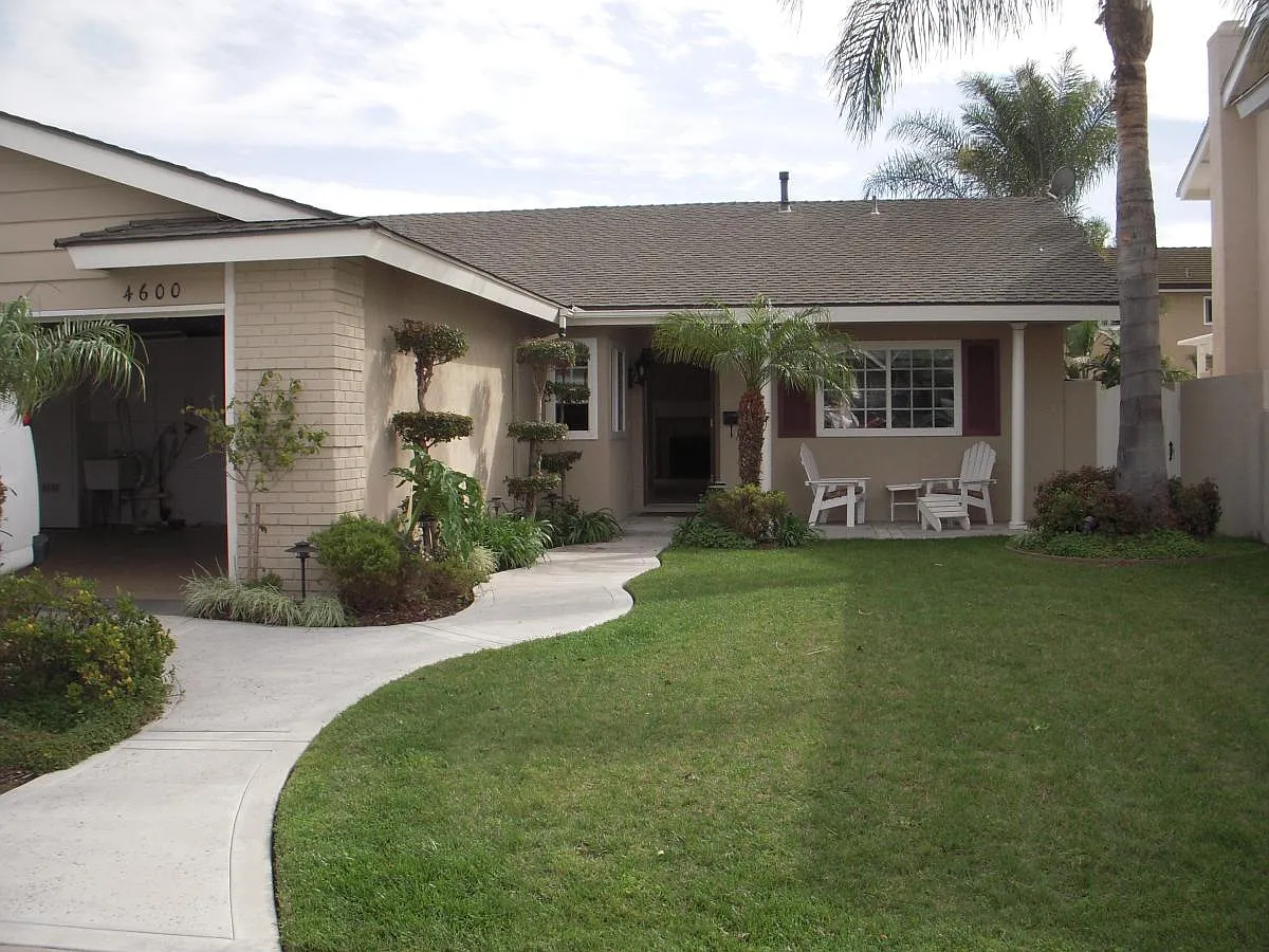 4600 Guava Avenue — Photo 2