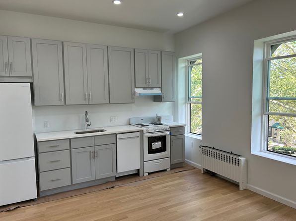 99 Seeley St #3